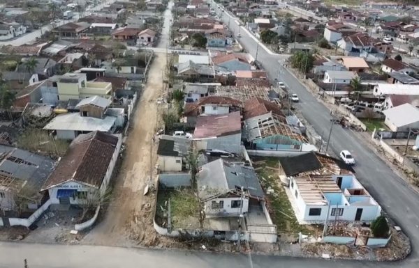 Itens de ajuda humanitaria sao entregues em diversas cidades de SC, inclusive Garuva 13