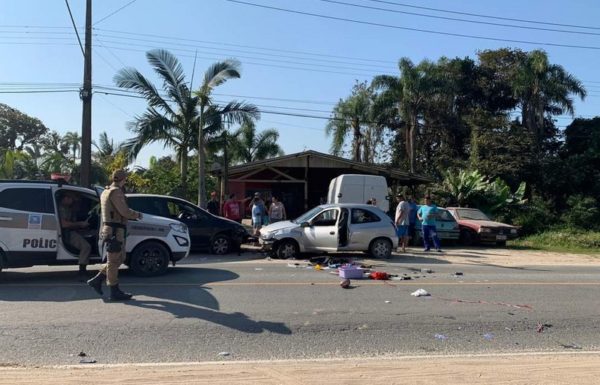 Homem acaba preso apos furtar veiculo atropelar pedestre e causar acidente de transito em Itapoa 2