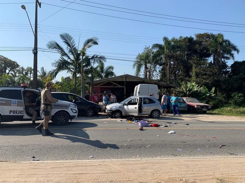 Homem acaba preso apos furtar veiculo atropelar pedestre e causar acidente de transito em Itapoa 2