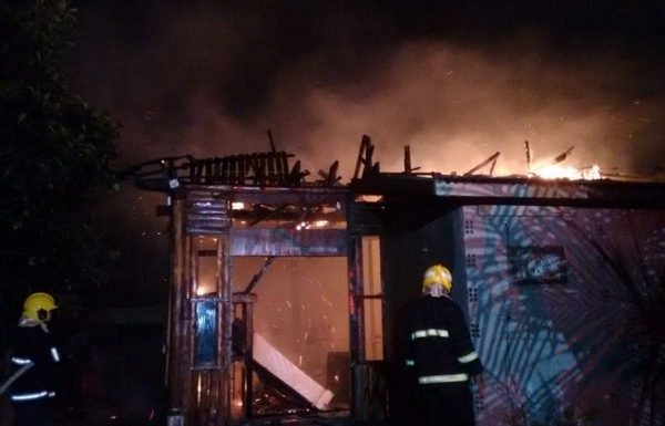 Casa de ex-militar que responde por homicidio em Itapoa consumida pelo fogo 1