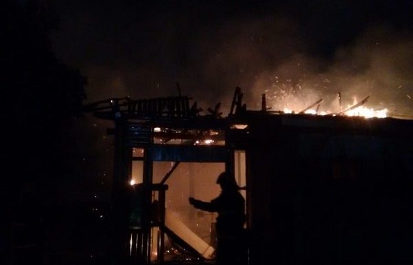 Casa de ex-militar que responde por homicidio em Itapoa consumida pelo fogo 2