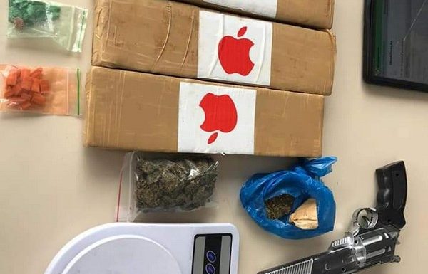 Policia Militar fecha ponto de drogas em Itapoa