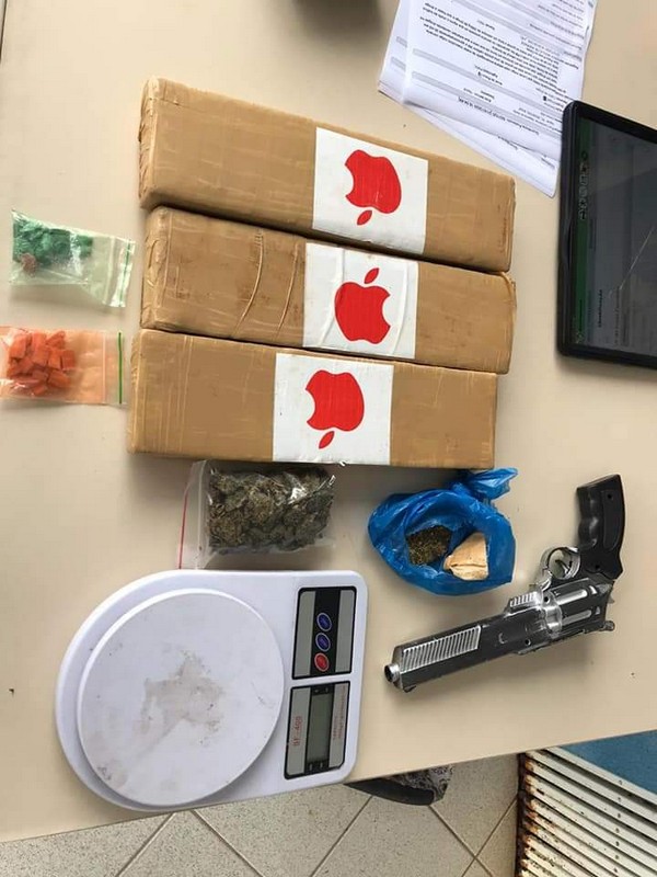 Policia Militar fecha ponto de drogas em Itapoa