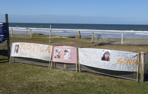 Protesto pede por paz e Justica no caso Sonia em Itapoa 01