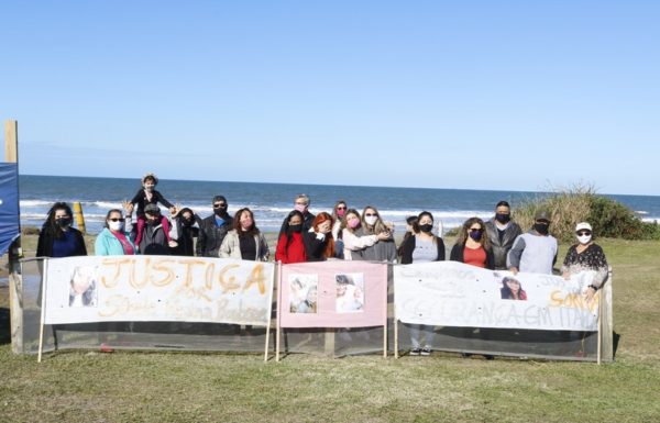 Protesto pede por paz e Justica no caso Sonia em Itapoa 03