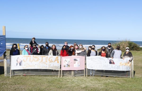 Protesto pede por paz e Justica no caso Sonia em Itapoa 04