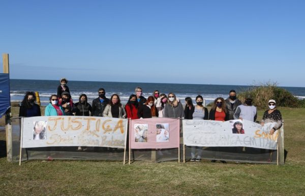Protesto pede por paz e Justica no caso Sonia em Itapoa 05