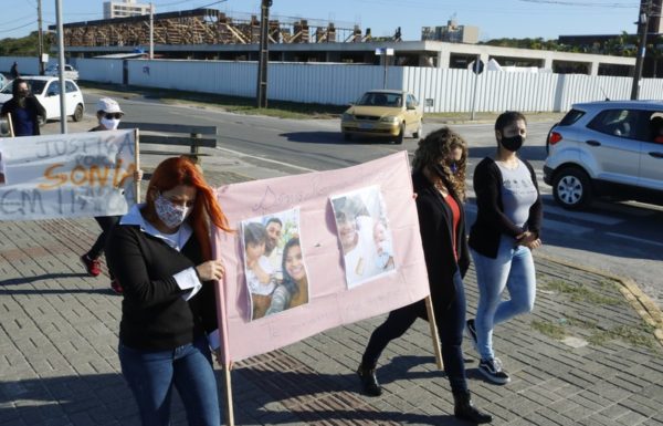 Protesto pede por paz e Justica no caso Sonia em Itapoa 12