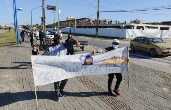Protesto pede por paz e Justica no caso Sonia em Itapoa 13