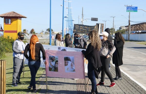 Protesto pede por paz e Justica no caso Sonia em Itapoa 15