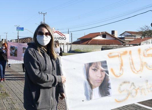 Protesto pede por paz e Justica no caso Sonia em Itapoa 16