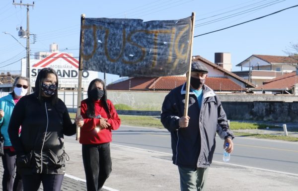 Protesto pede por paz e Justica no caso Sonia em Itapoa 17