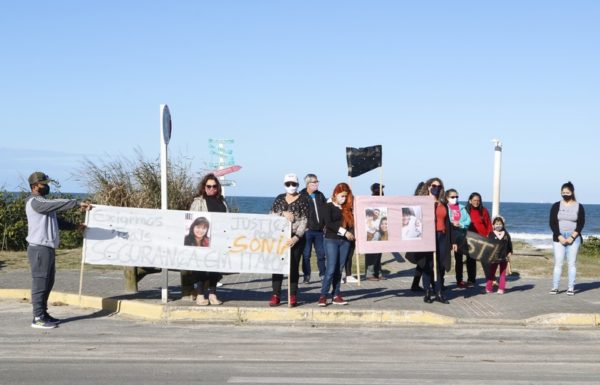 Protesto pede por paz e Justica no caso Sonia em Itapoa 18