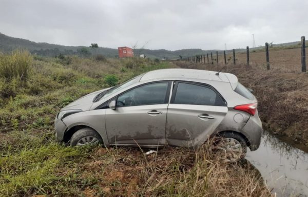 Veiculo roubado recuperado e autor preso em Itapoa 1