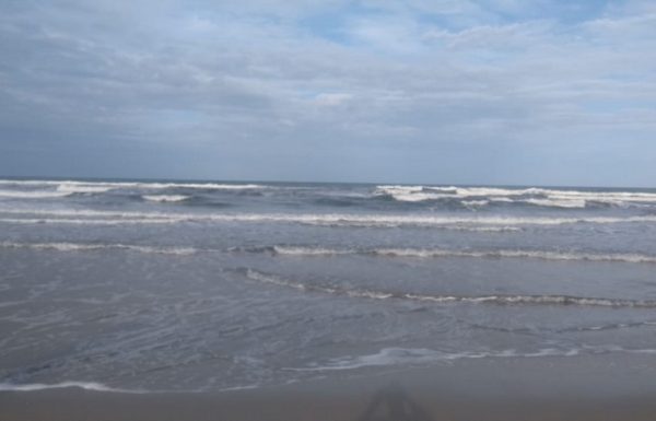 Jovem some ao se banhar na regiao da Boca da Barra (Barra do Sai) 1