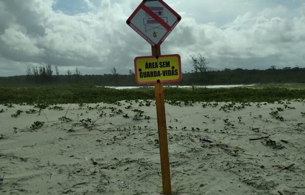 Jovem some ao se banhar na regiao da Boca da Barra (Barra do Sai) 3