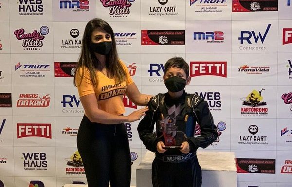 Piloto mirim de Itapoa se destaca em competicoes de kart com adultos 4