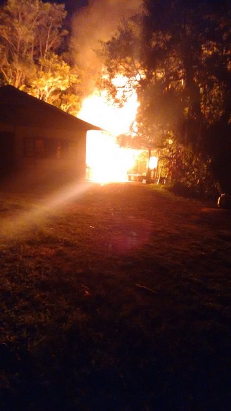 Residencia destruida por incendio na Estrada da Jaca e familia pede ajuda 3