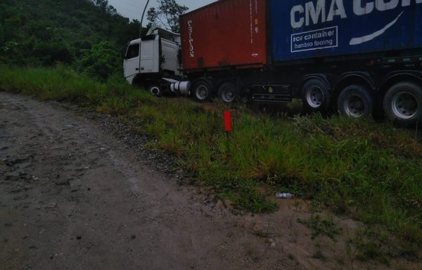 Acidente na SC-416 em Itapoa resulta em quatro obitos e uma vitima ferida gravemente 3