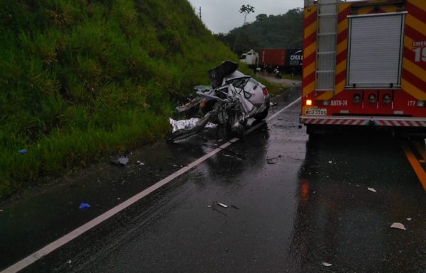 Acidente na SC-416 em Itapoa resulta em quatro obitos e uma vitima ferida gravemente 4