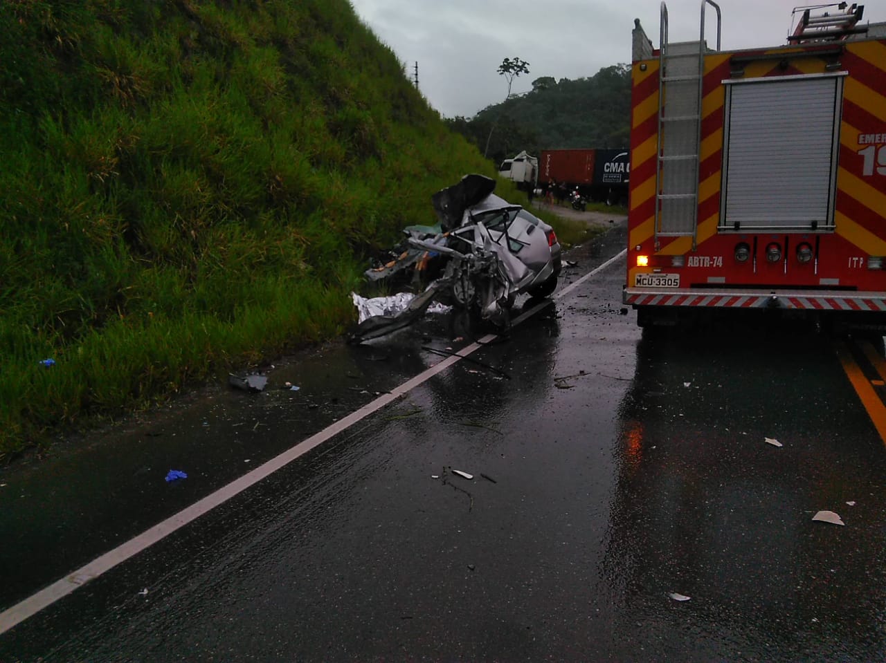 Acidente na SC-416 em Itapoa resulta em quatro obitos e uma vitima ferida gravemente 4