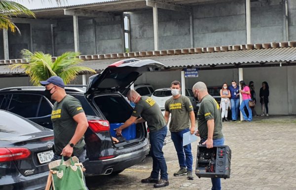 MP e GAECO cumprem mandados de busca e apreensao na Prefeitura e casa de comissionados 5