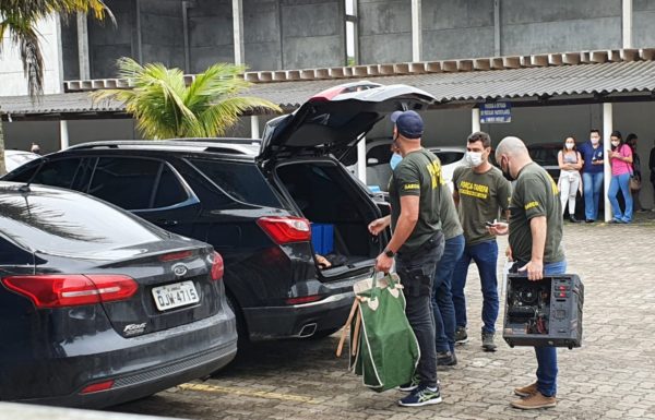 MP e GAECO cumprem mandados de busca e apreensao na Prefeitura e casa de comissionados 8