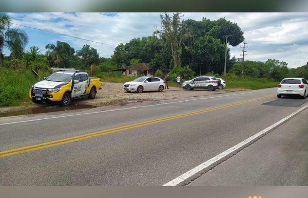 Policiais militares do PR e de SC prendem homens que assaltaram residencia em Garuva 1