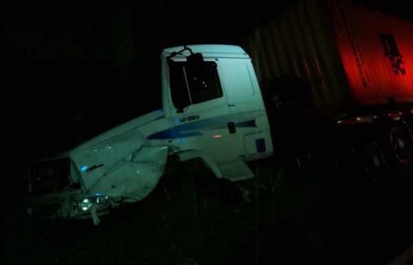 acidente entre um automovel e dois caminhoes causa mais uma morte na rodovia SC-416 1