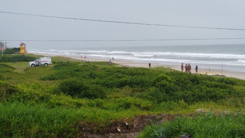 Corpo encontrado na faixa de areia do mar no balneario Rainha em Itapoa (Tribuna de Itapoa)
