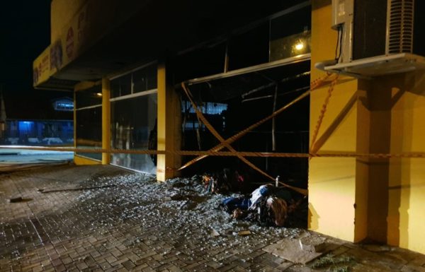 Incendio em loja em Itapema do Norte - Itapoa 01 (Tribuna de Itapoa)