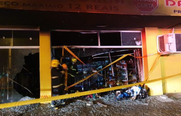 Incendio em loja em Itapema do Norte - Itapoa 02 (Tribuna de Itapoa)
