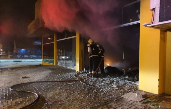 Incendio em loja em Itapema do Norte - Itapoa 04 (Tribuna de Itapoa)