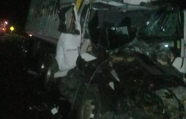 Colisao entre carretas deixa um homem ferido na SC-417 em Garuva 1 (Tribuna de Itapoa)