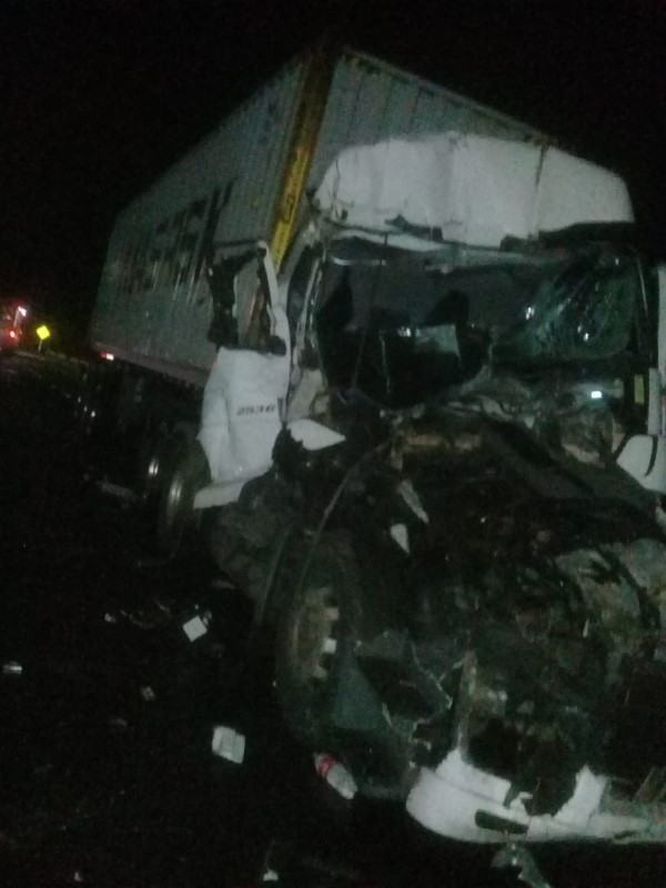 Colisao entre carretas deixa um homem ferido na SC-417 em Garuva 1 (Tribuna de Itapoa)