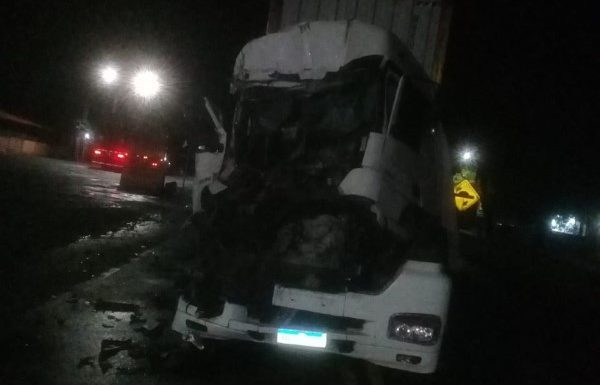 Colisao entre carretas deixa um homem ferido na SC-417 em Garuva 2 (Tribuna de Itapoa)