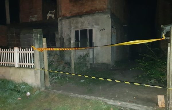 Sobrado pega fogo no balneario Brasilia em Itapoa 1 (Tribuna de Itapoa)