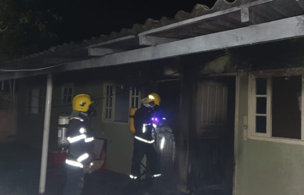 Sobrado pega fogo no balneario Brasilia em Itapoa 6 (Tribuna de Itapoa)