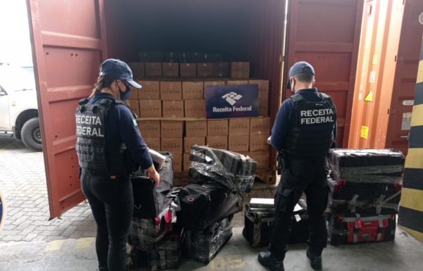 Equipe realizando fiscalização 2 (Tribuna de Itapoa)