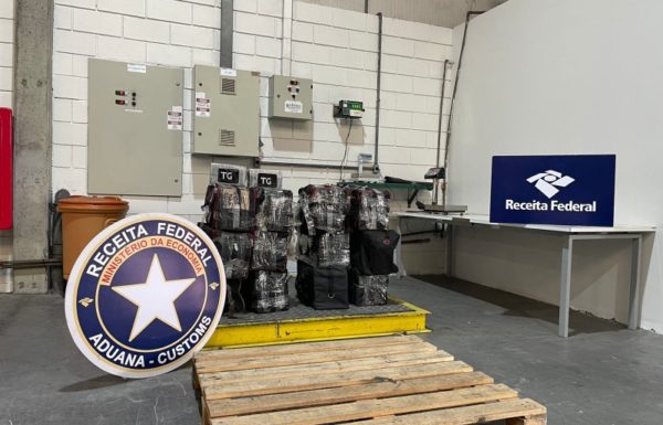 Pesagem cocaína (Tribuna de Itapoa)