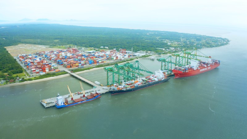 Porto Itapoa finaliza o primeiro semestre com aumento de 40 porcento nas importacoes (Tribuna de Itapoa)