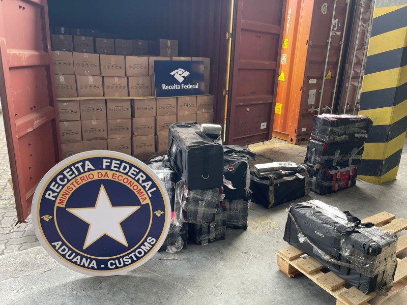 Volumes com cocaína (Tribuna de Itapoa)