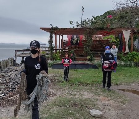 Voluntarios realizam mutirao de limpeza da orla em Itapoa no World Cleanup Day 11 (Tribuna de Itapoa)