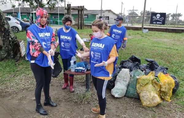 Voluntarios realizam mutirao de limpeza da orla em Itapoa no World Cleanup Day 13 (Tribuna de Itapoa)