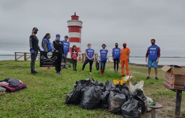 Voluntarios realizam mutirao de limpeza da orla em Itapoa no World Cleanup Day 15 (Tribuna de Itapoa)