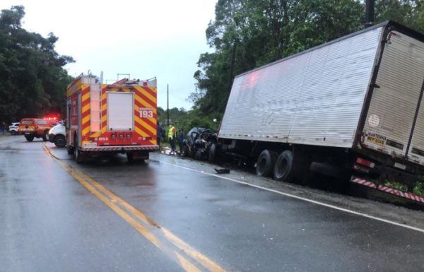 Grave acidente na Estrada Cornelsen deixa quatro mortos em Itapoa 1 (Tribuna de Itapoa)