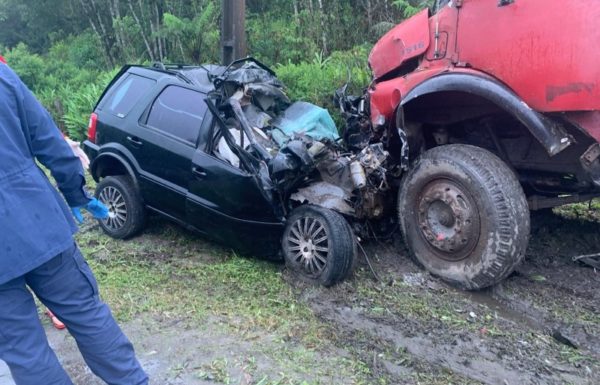 Grave acidente na Estrada Cornelsen deixa quatro mortos em Itapoa 2 (Tribuna de Itapoa)