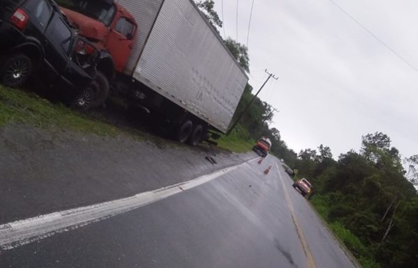 Grave acidente na Estrada Cornelsen deixa quatro mortos em Itapoa 4 (Tribuna de Itapoa)