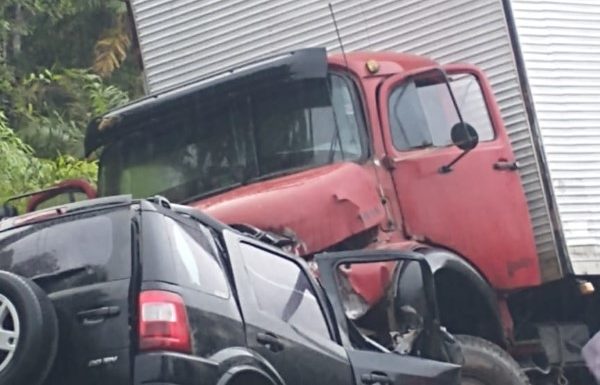 Grave acidente na Estrada Cornelsen deixa quatro mortos em Itapoa 6 (Tribuna de Itapoa)