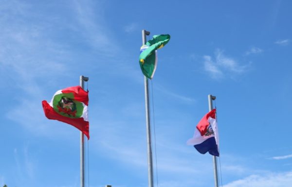 Itapoa inaugura duas novas escolas nessa quarta-feira dia 03 de novembro 03 (Tribuna de Itapoa)